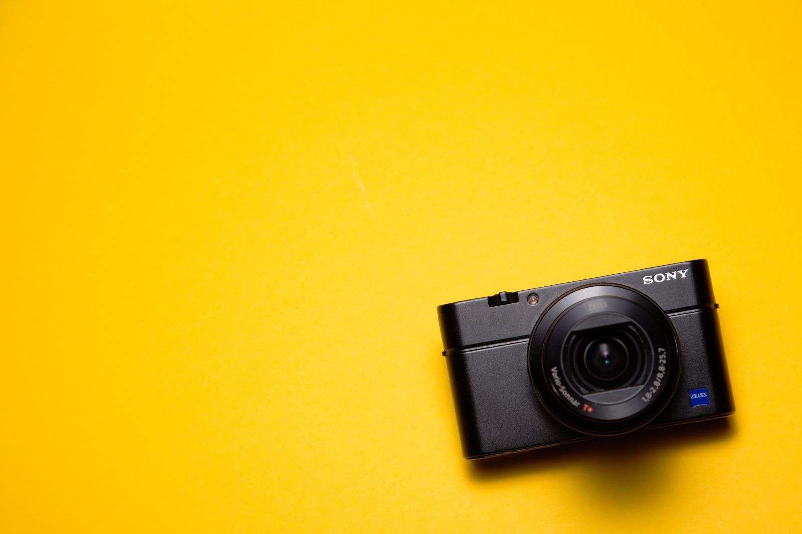 Vlog用カメラをコンデジにするメリットデメリット！おすすめ機種３選もご紹介