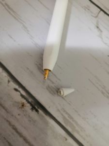 アップルペンシルのペン先が折れている写真